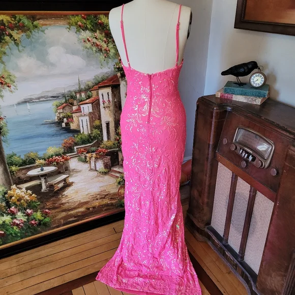 Barbie pink sequin formal gown Windsor Medium - Picture 9 of 11
